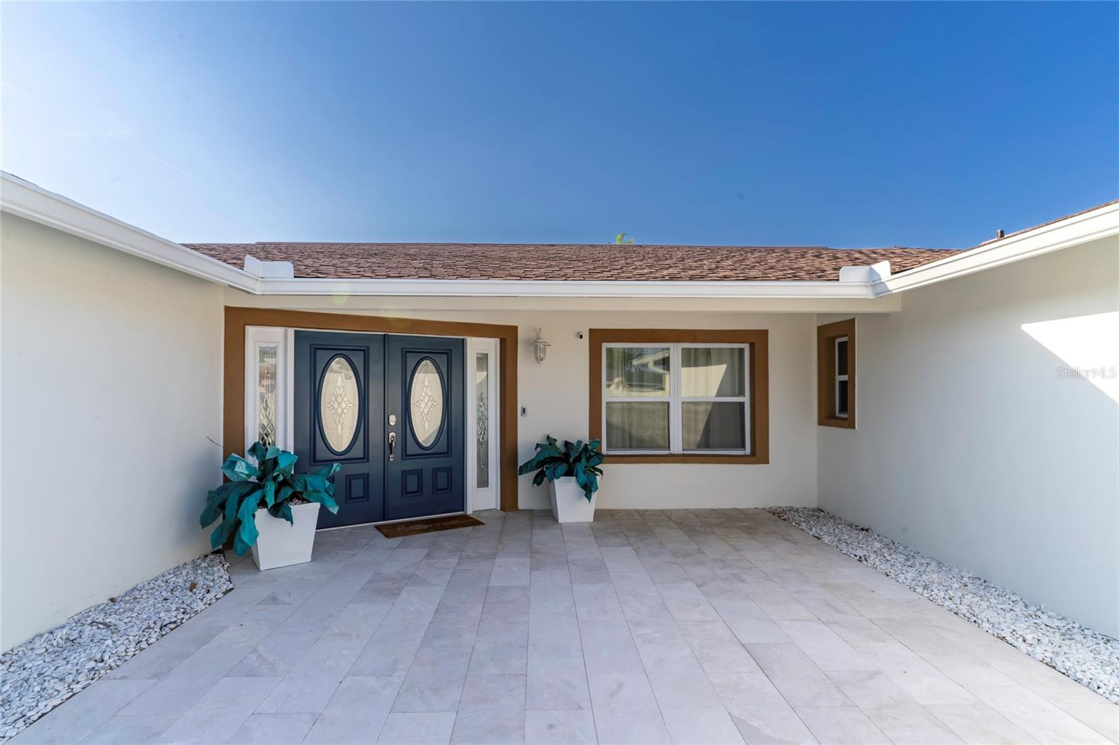 Image 2 of 24 For 320 Harbor Passage