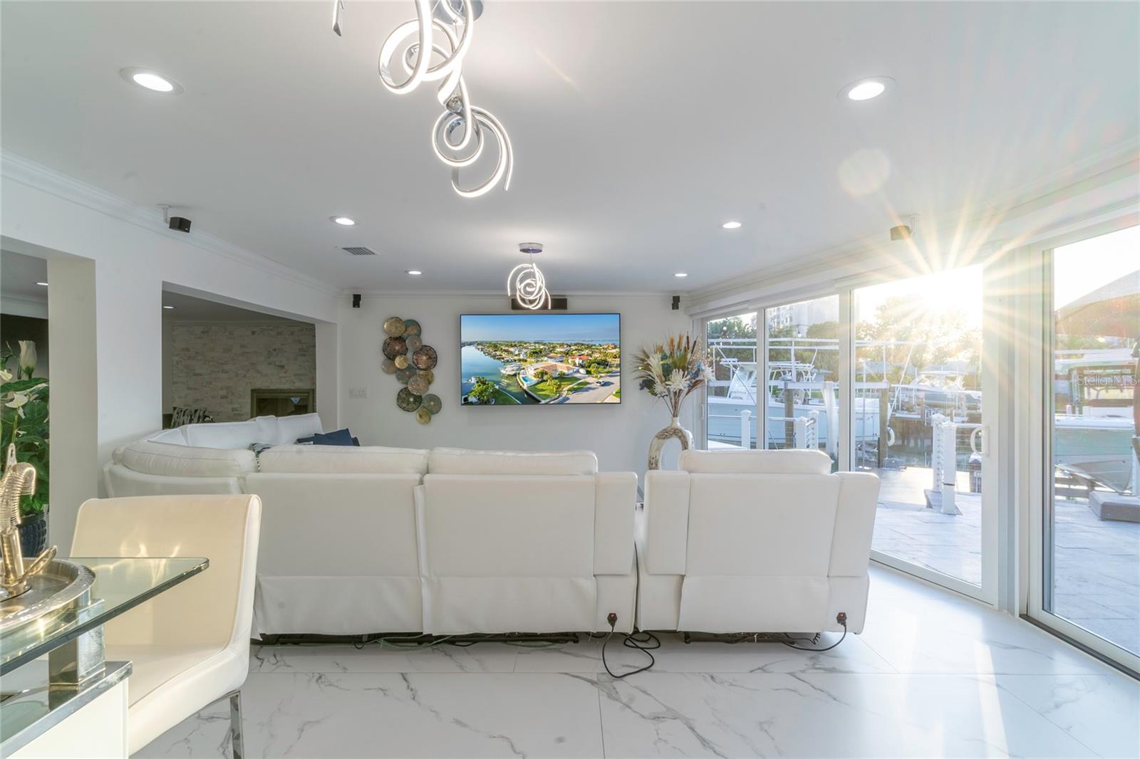 Image 3 of 24 For 320 Harbor Passage