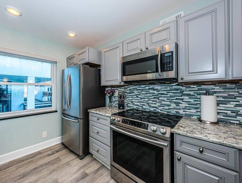 Image 7 of 19 For 6265 Sun Boulevard 309