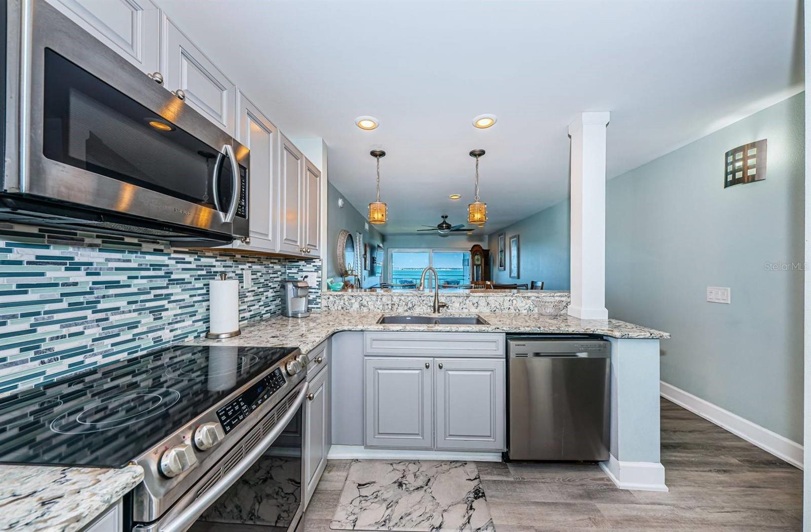 Image 9 of 19 For 6265 Sun Boulevard 309