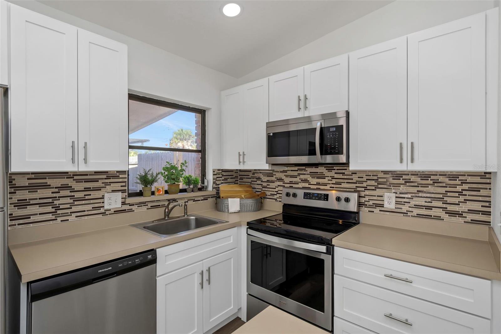 Image 8 of 19 For 676 Orangewood Drive