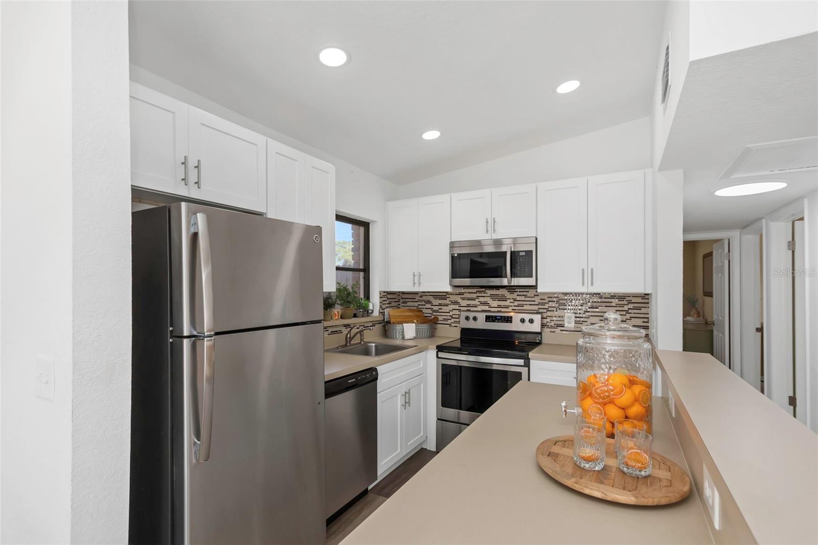 Image 9 of 19 For 676 Orangewood Drive