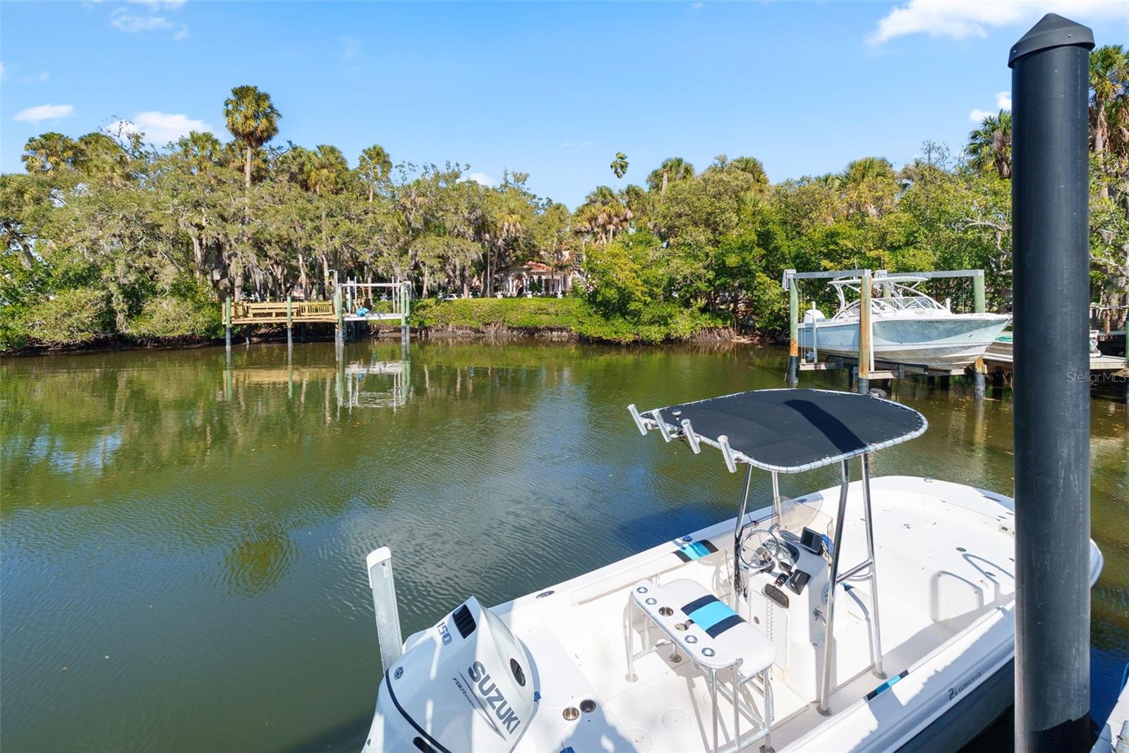 Listing photo id 9 for 808 Bayside Drive