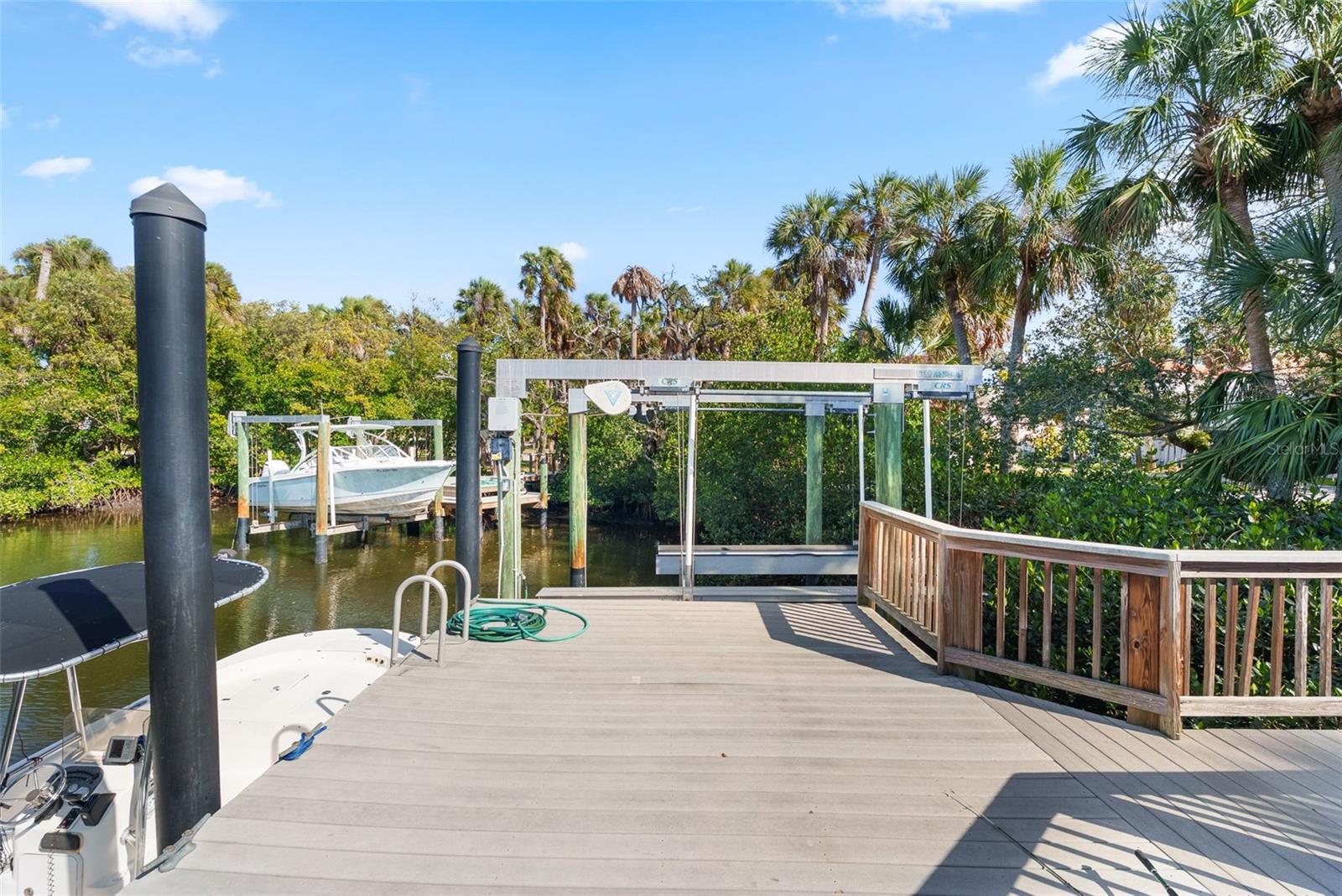 Listing photo id 10 for 808 Bayside Drive