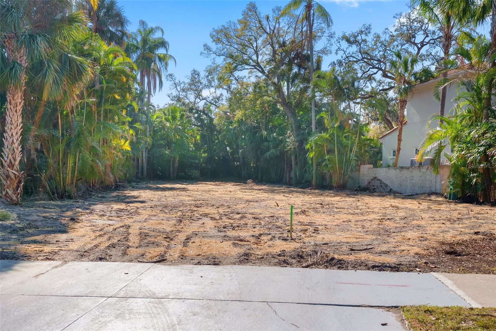 Listing photo id 0 for 808 Bayside Drive