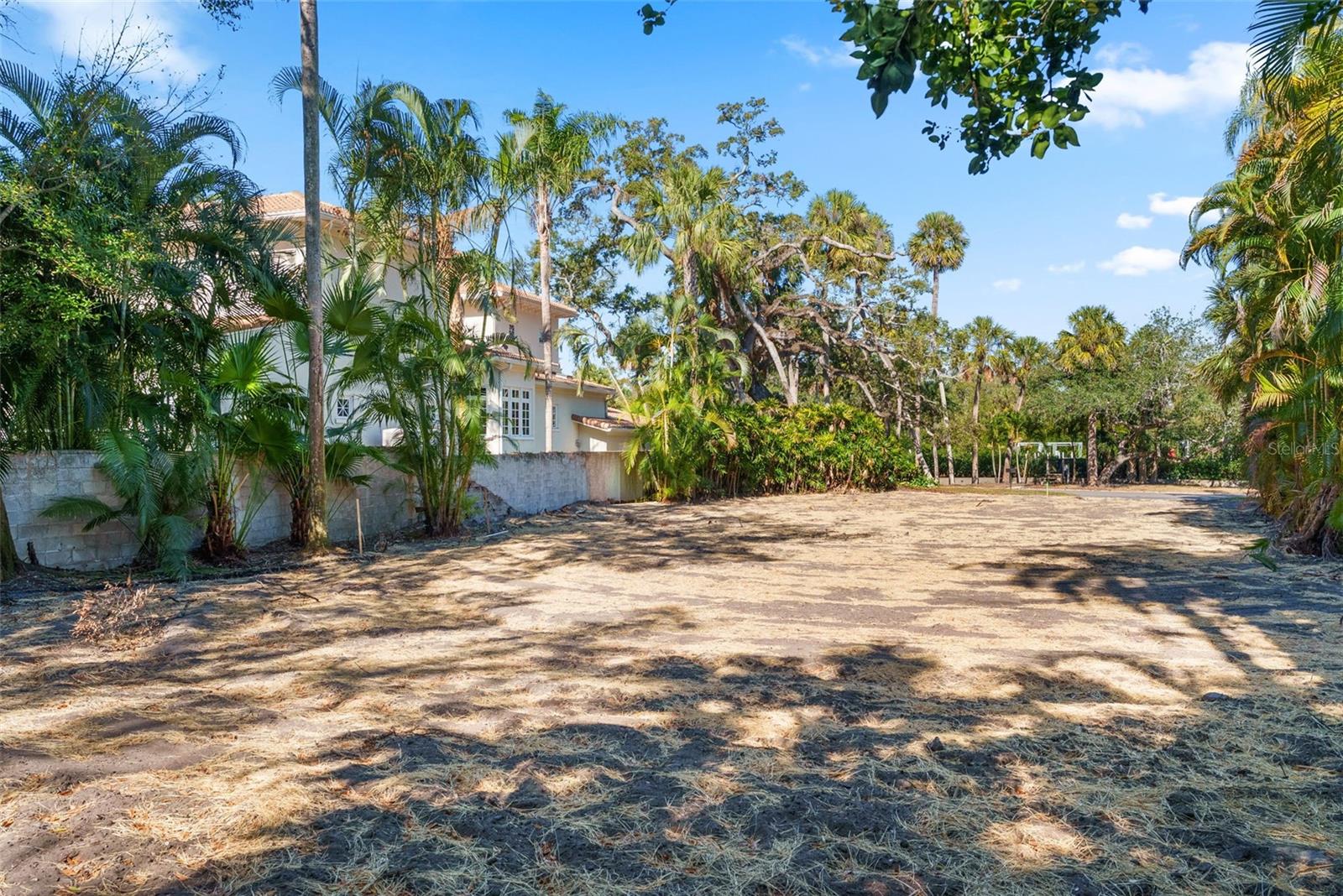 Listing photo id 4 for 808 Bayside Drive