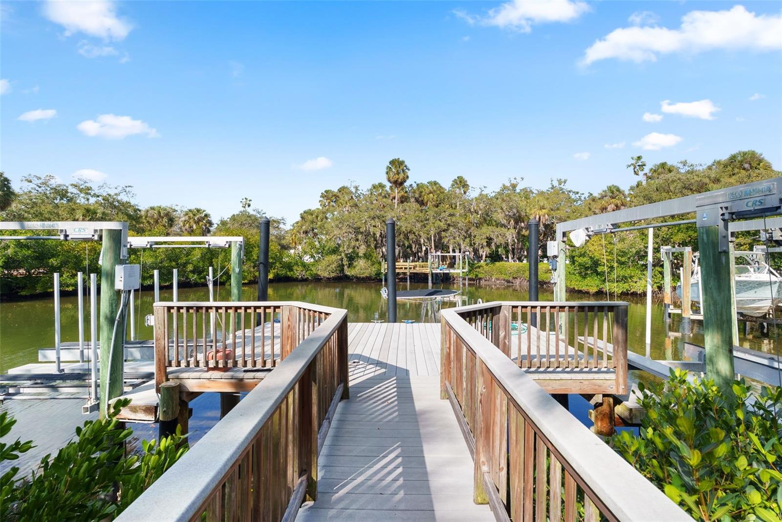 Listing photo id 5 for 808 Bayside Drive