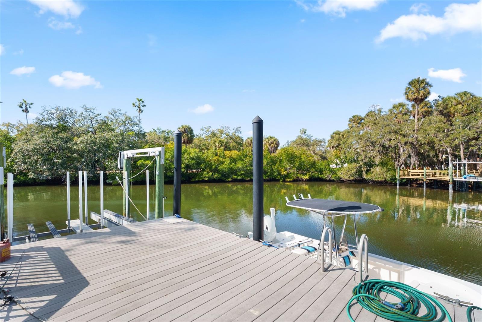 Listing photo id 6 for 808 Bayside Drive