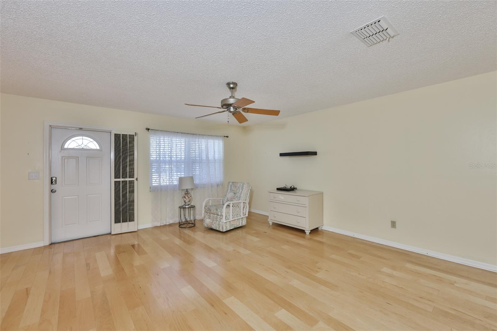 Image 14 of 67 For 1906 Canterbury Lane 16