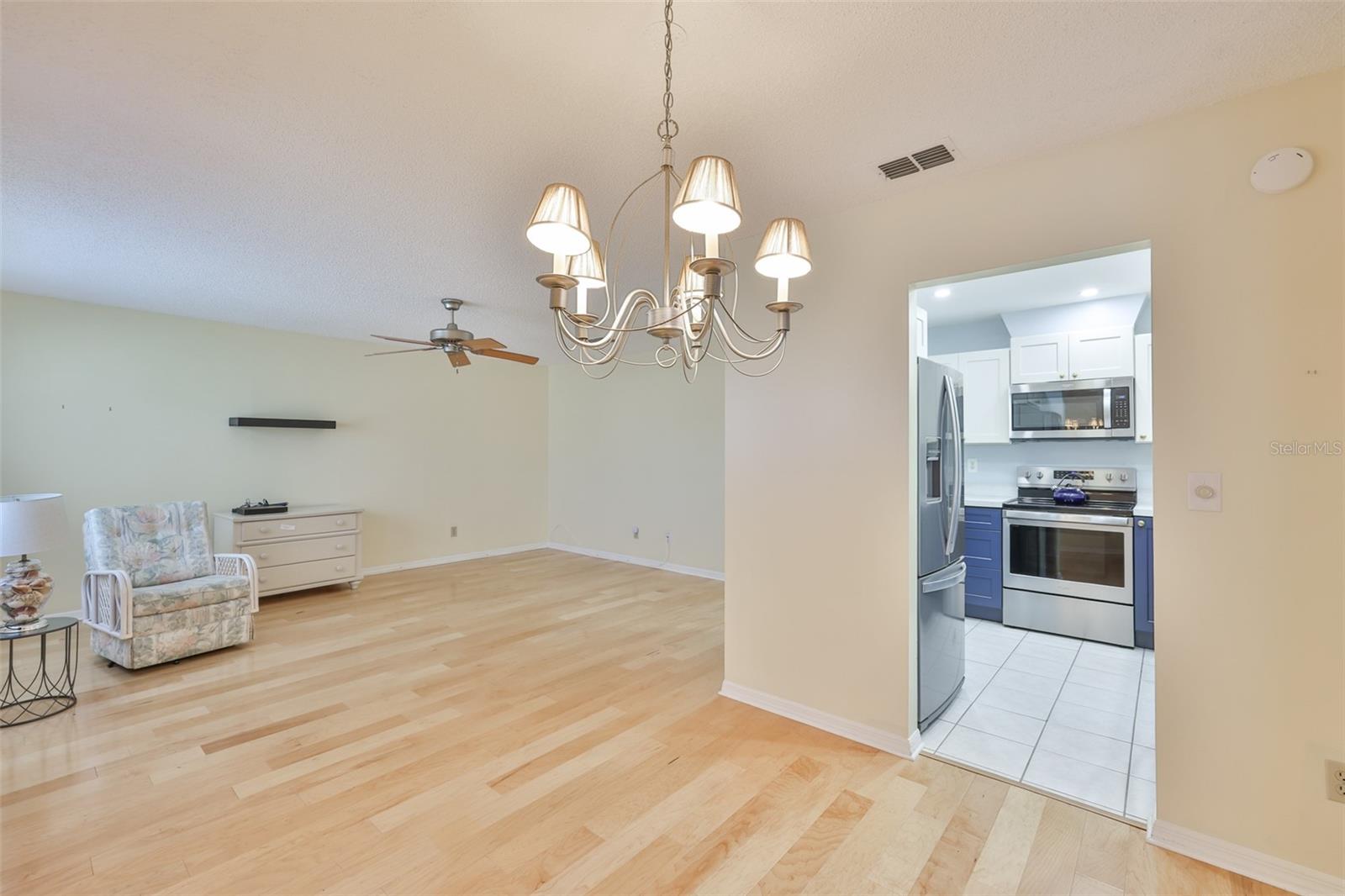 Image 19 of 67 For 1906 Canterbury Lane 16