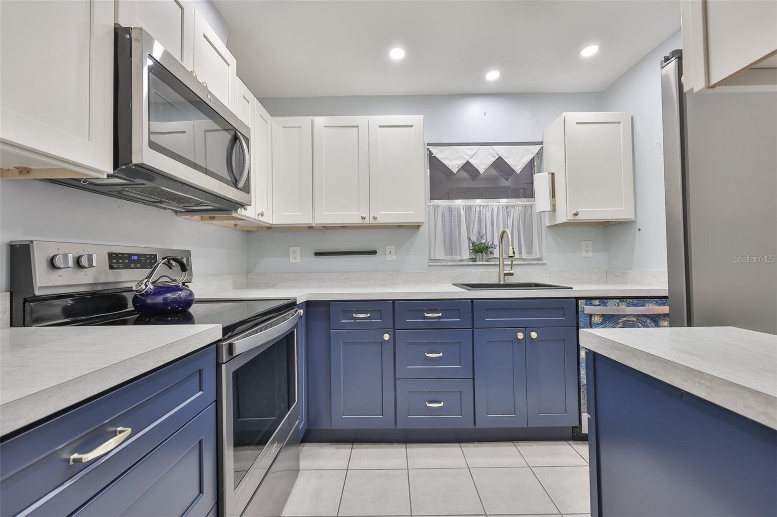 Image 21 of 67 For 1906 Canterbury Lane 16