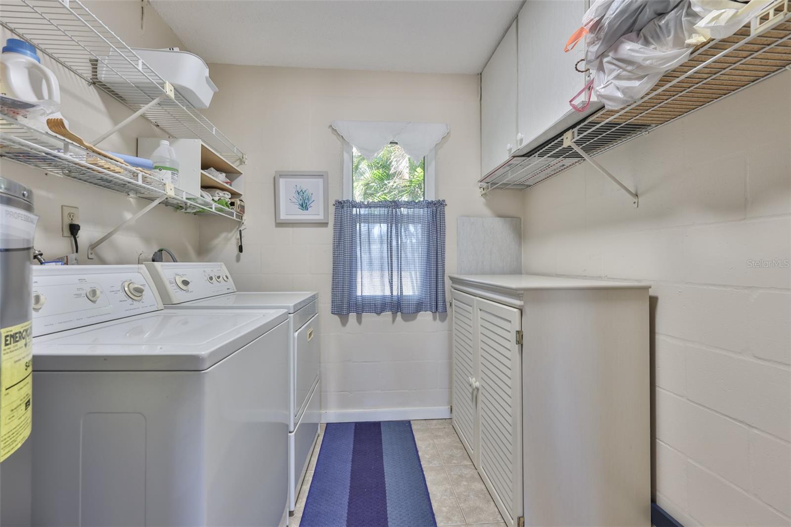 Image 28 of 67 For 1906 Canterbury Lane 16