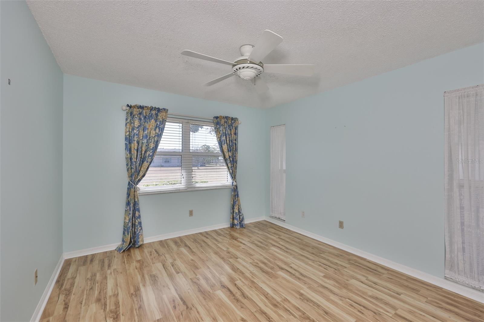 Image 36 of 67 For 1906 Canterbury Lane 16