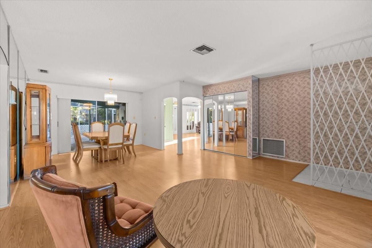 Image 10 of 49 For 7132 Bramblewood Drive