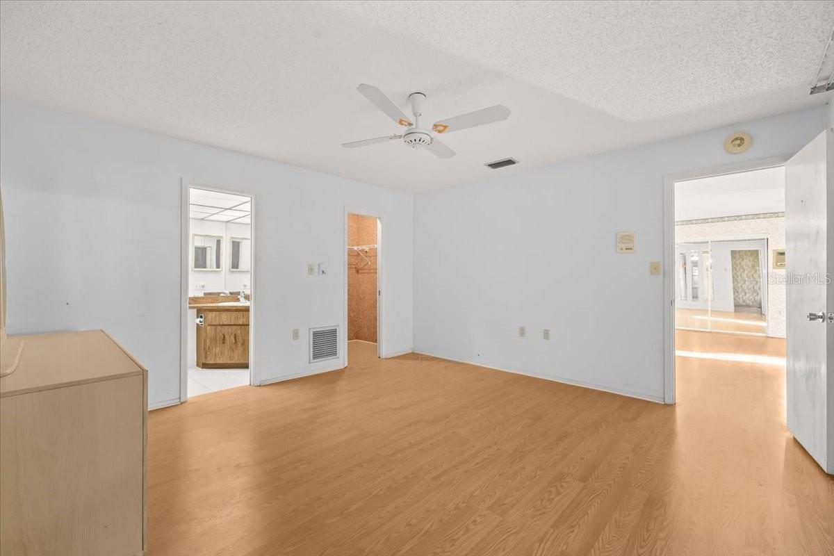 Image 33 of 49 For 7132 Bramblewood Drive