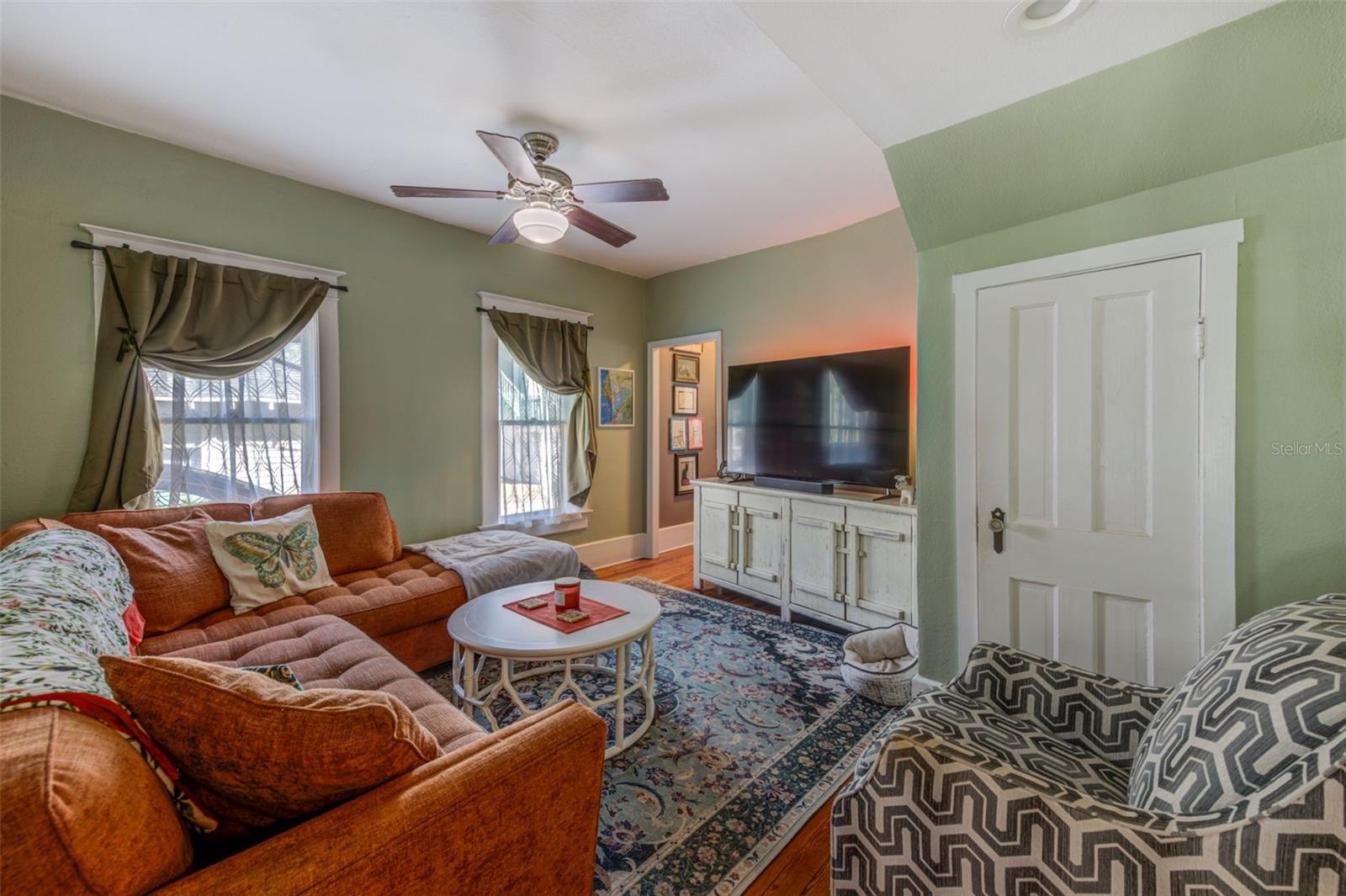 Image 13 of 36 For 615 Grove Street N