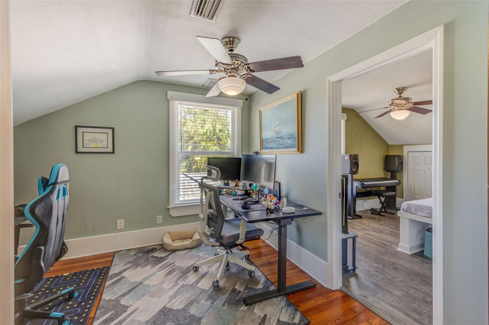 Image 19 of 36 For 615 Grove Street N