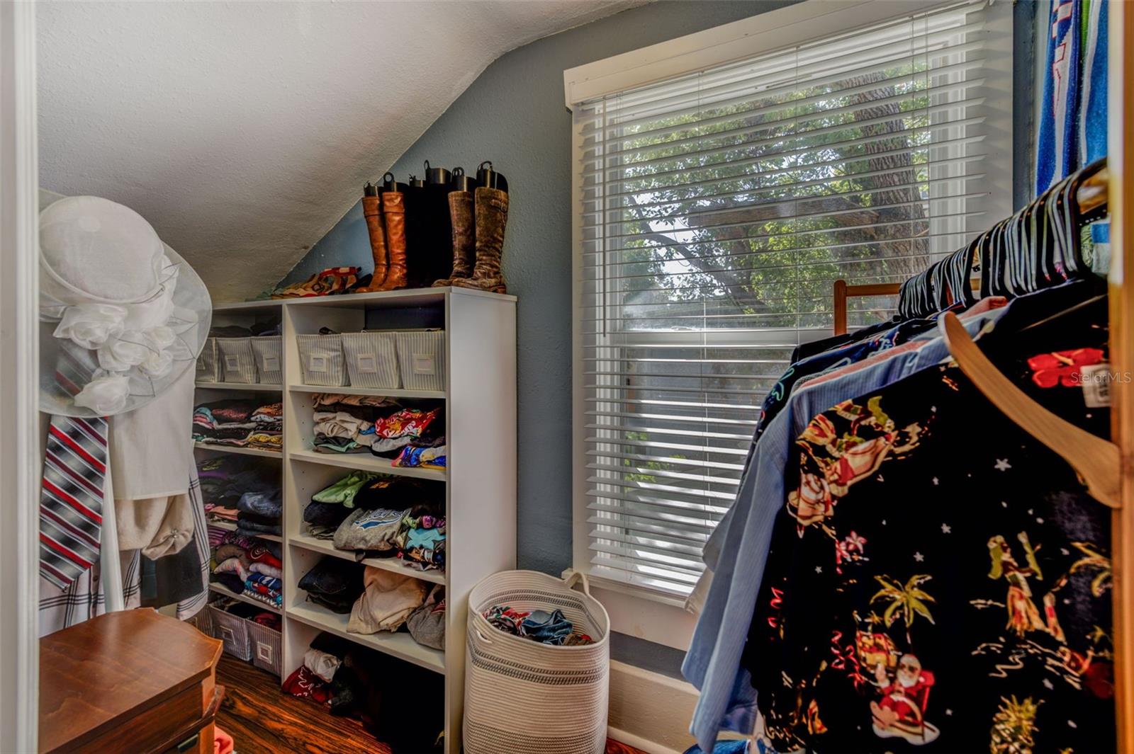 Image 23 of 36 For 615 Grove Street N