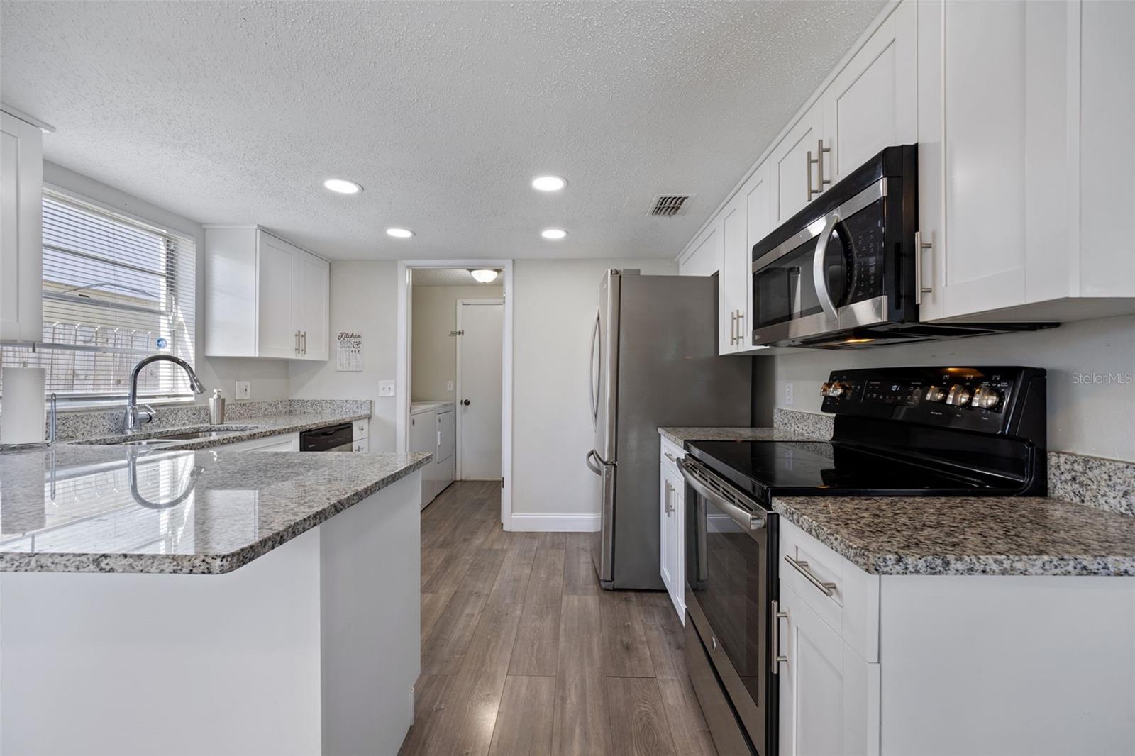 Image 14 of 39 For 7212 Lunita Court