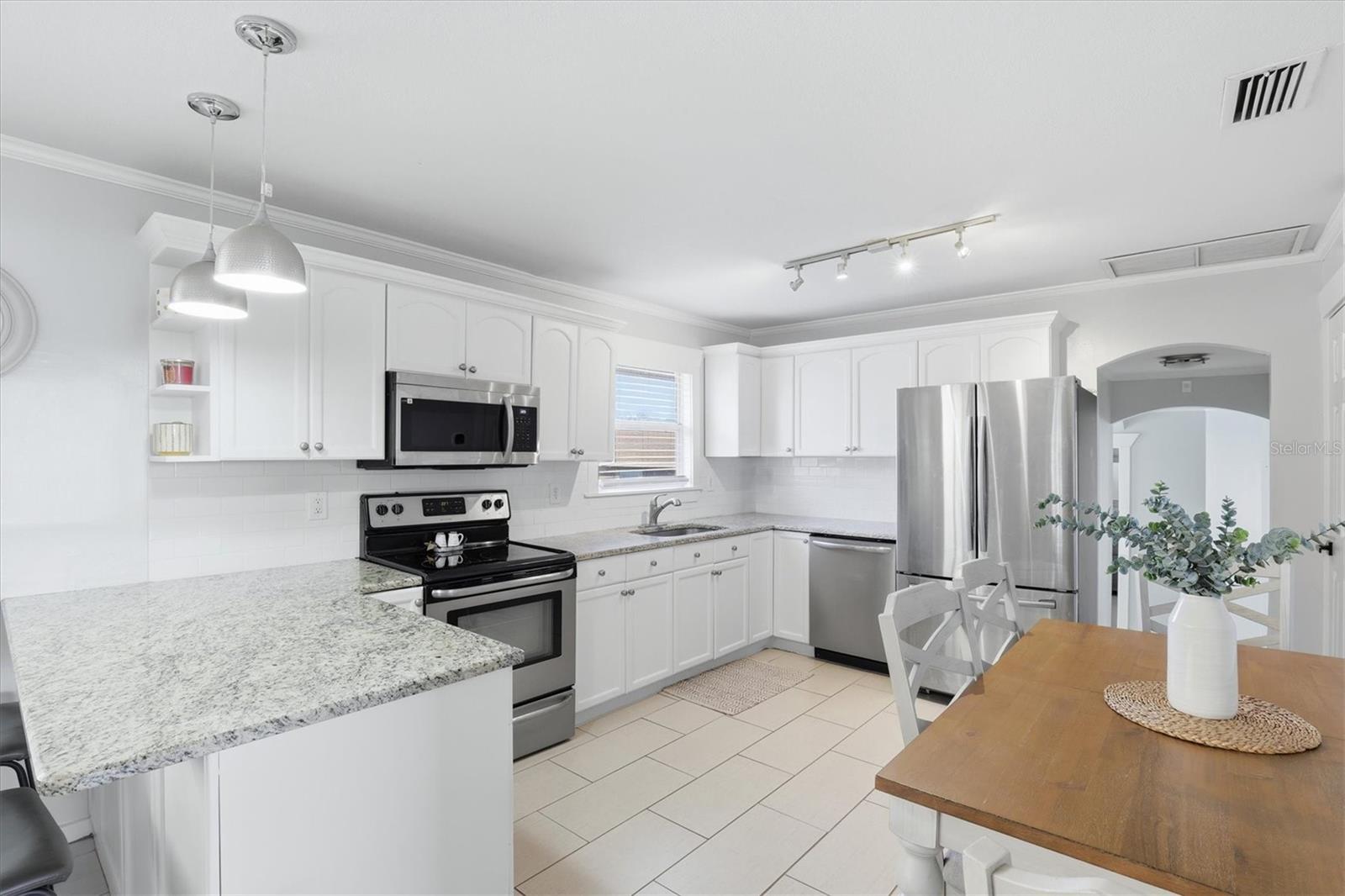 Image 16 of 24 For 206 Genesee Street