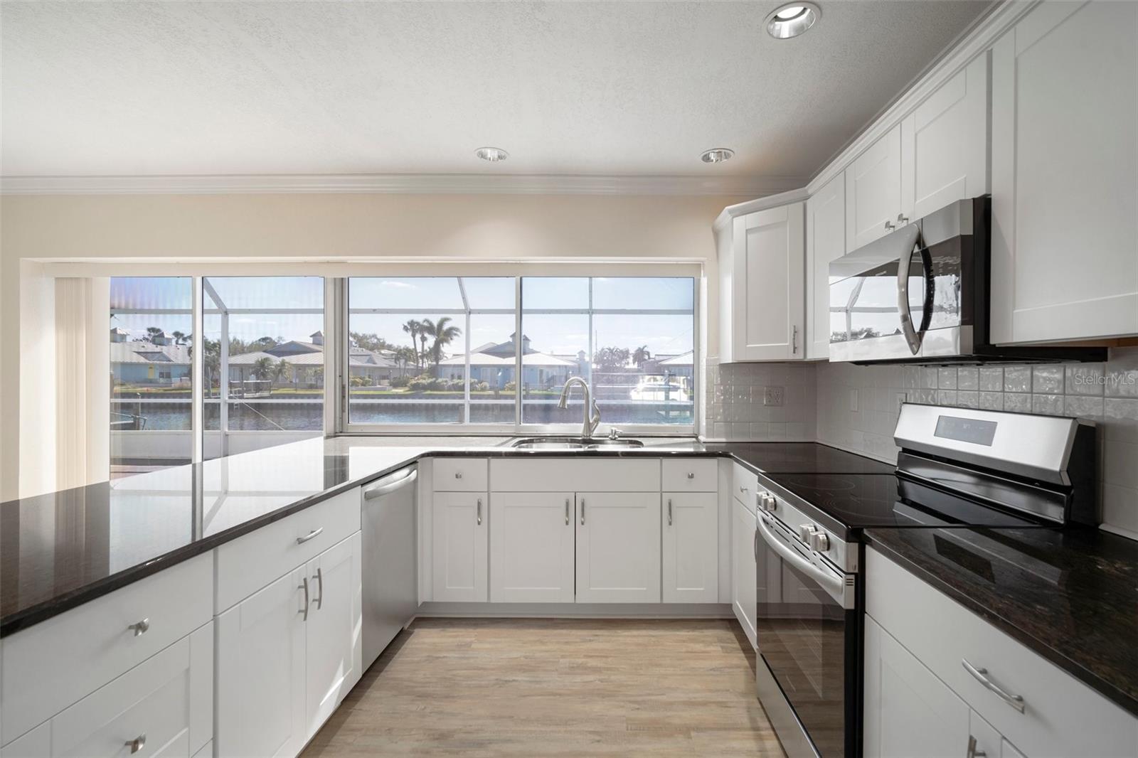 Image 3 of 40 For 910 Spindle Palm Way