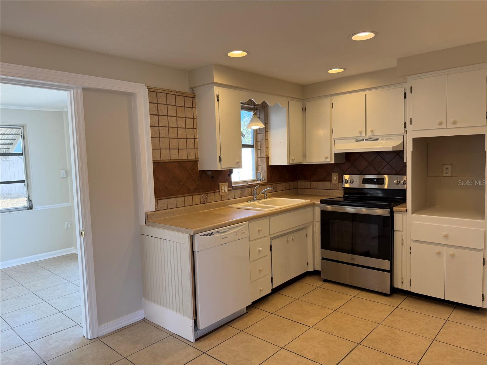 Image 11 of 14 For 6627 Jackson Street