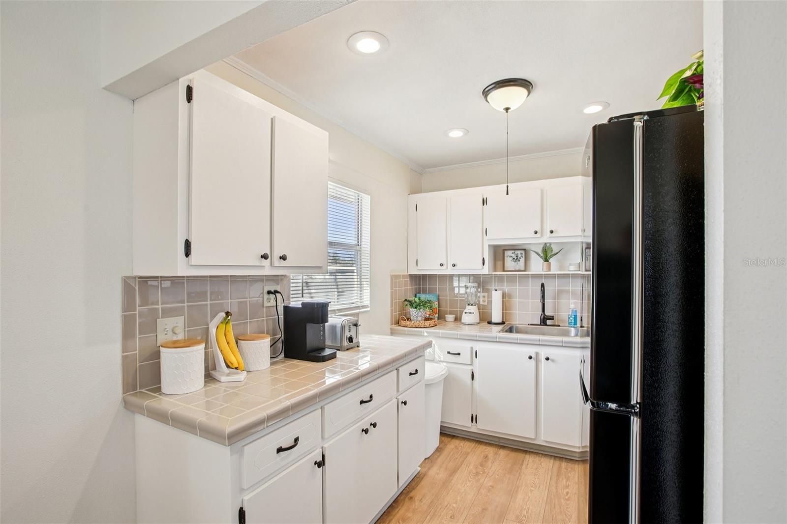 Image 12 of 57 For 202 Bedford Trail 116