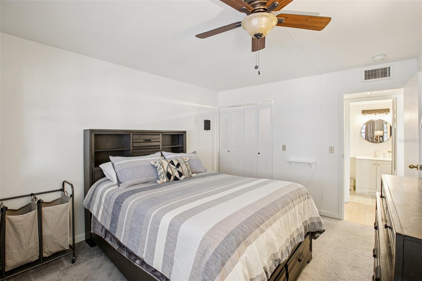 Image 15 of 57 For 202 Bedford Trail 116