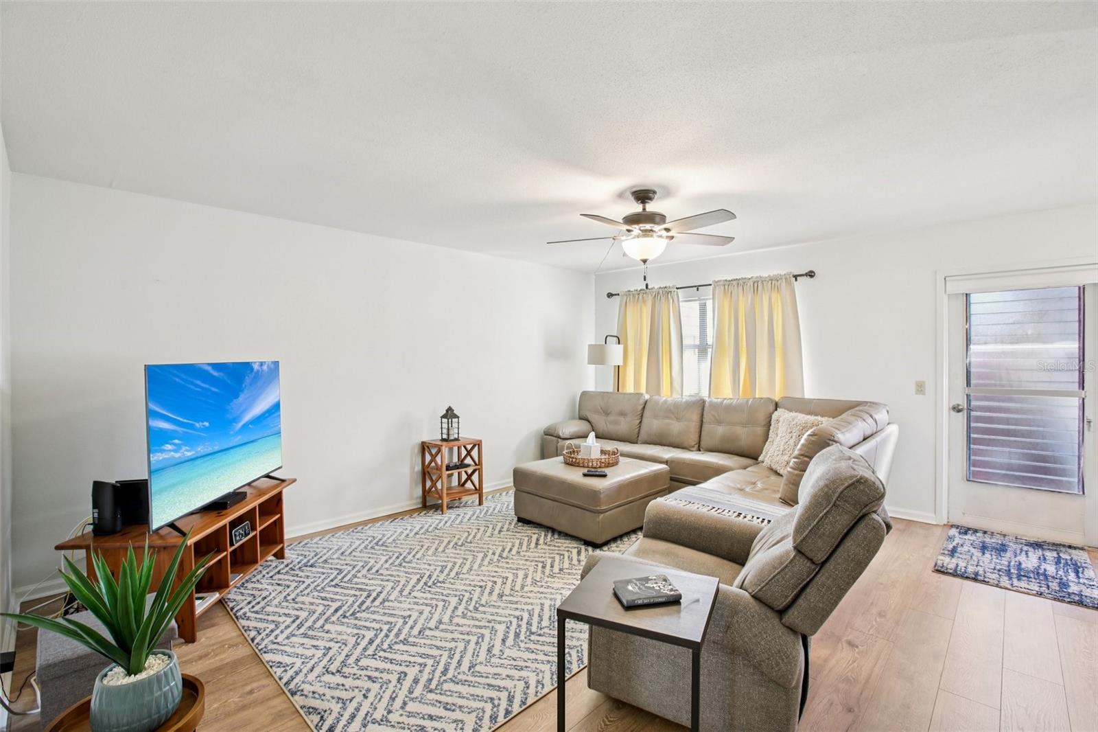 Image 5 of 57 For 202 Bedford Trail 116