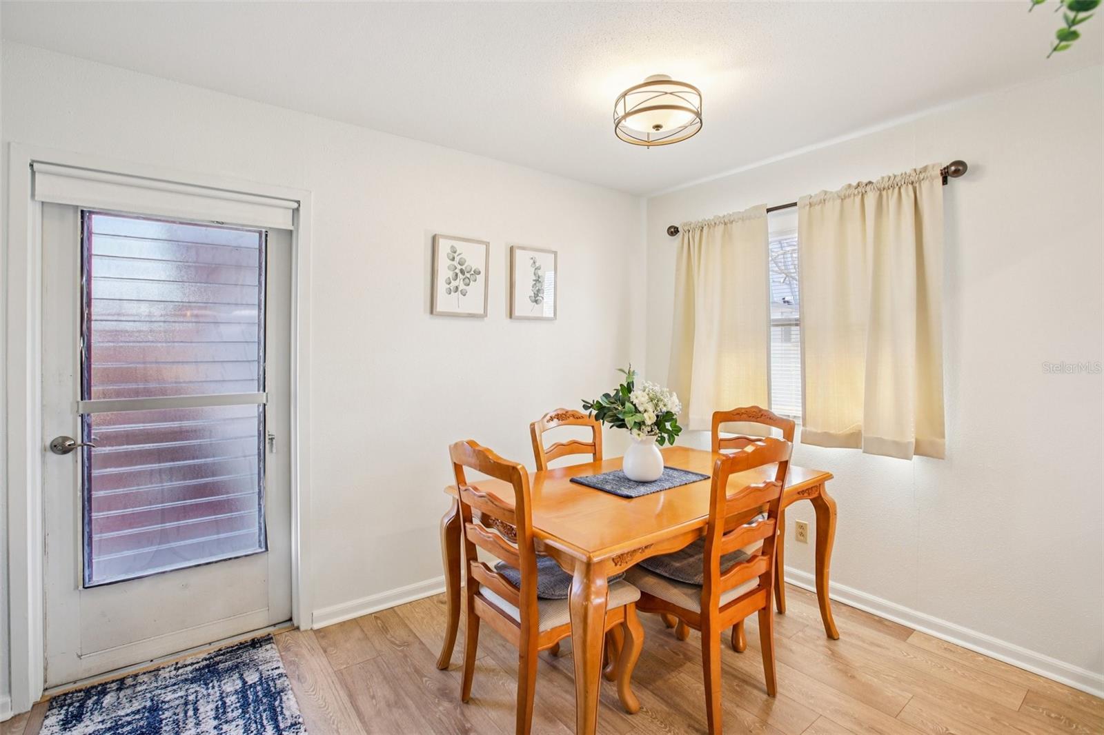 Image 8 of 57 For 202 Bedford Trail 116