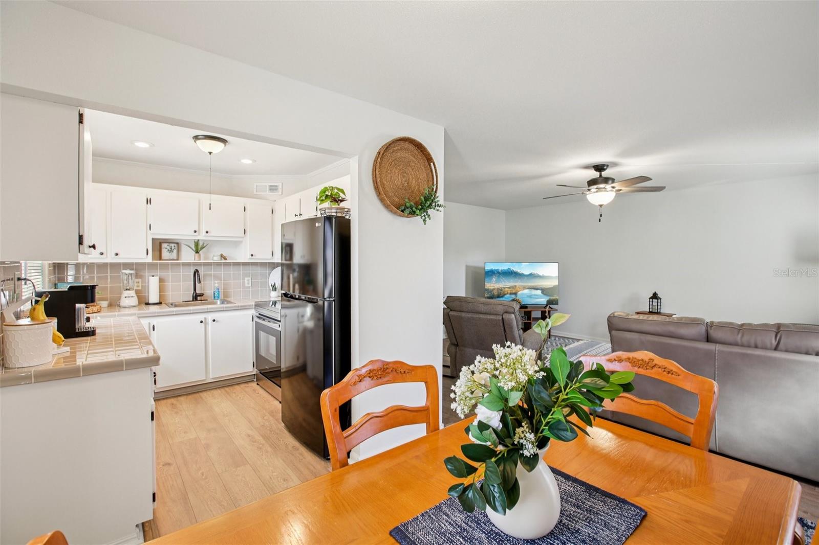 Image 9 of 57 For 202 Bedford Trail 116