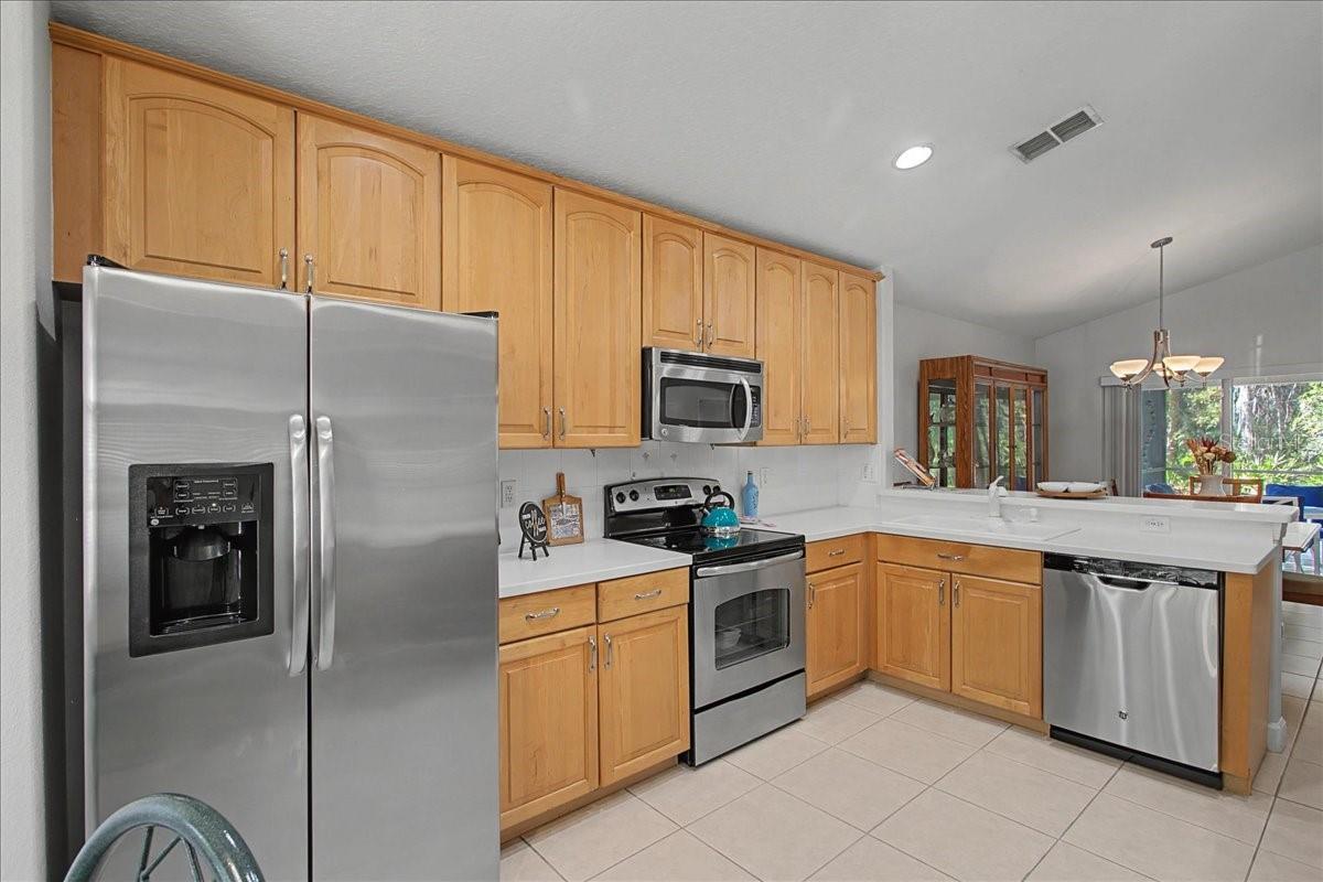 Listing photo id 16 for 16204 Hampton Trace Court