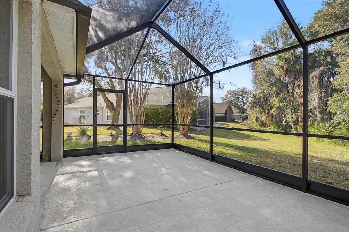 Listing photo id 21 for 16204 Hampton Trace Court