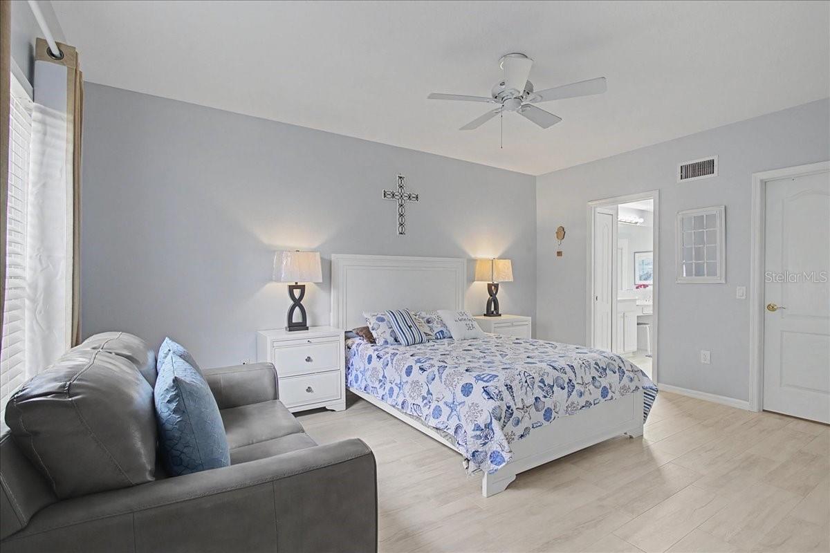 Listing photo id 22 for 16204 Hampton Trace Court