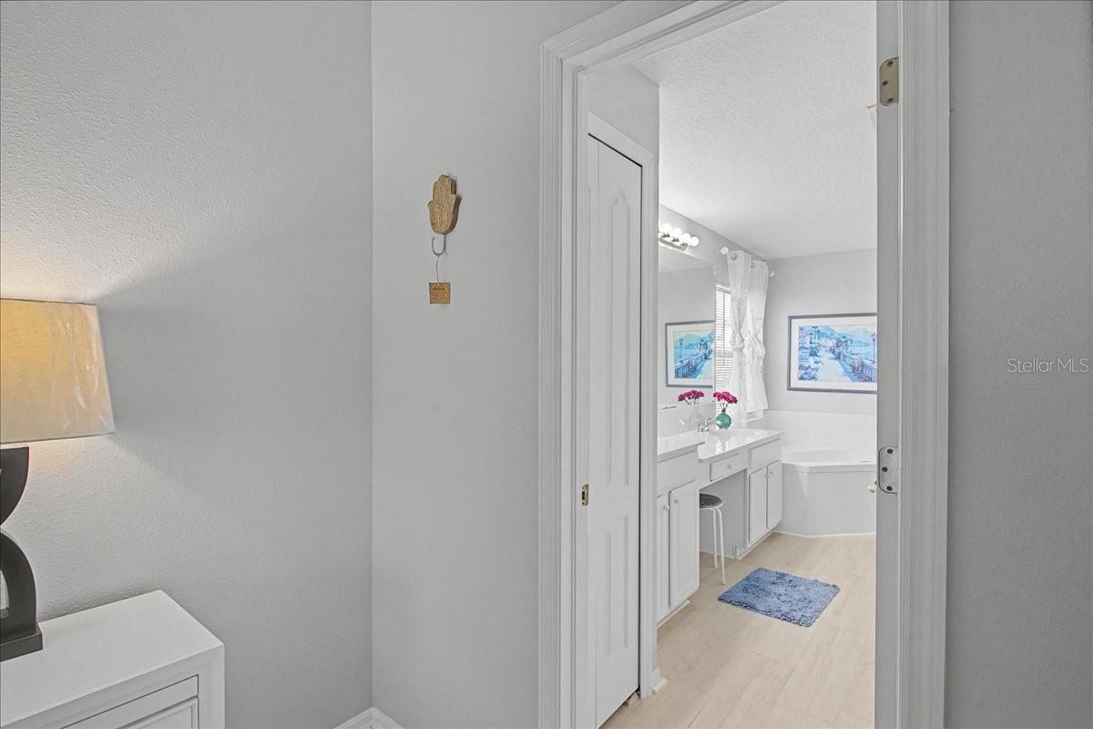 Listing photo id 25 for 16204 Hampton Trace Court