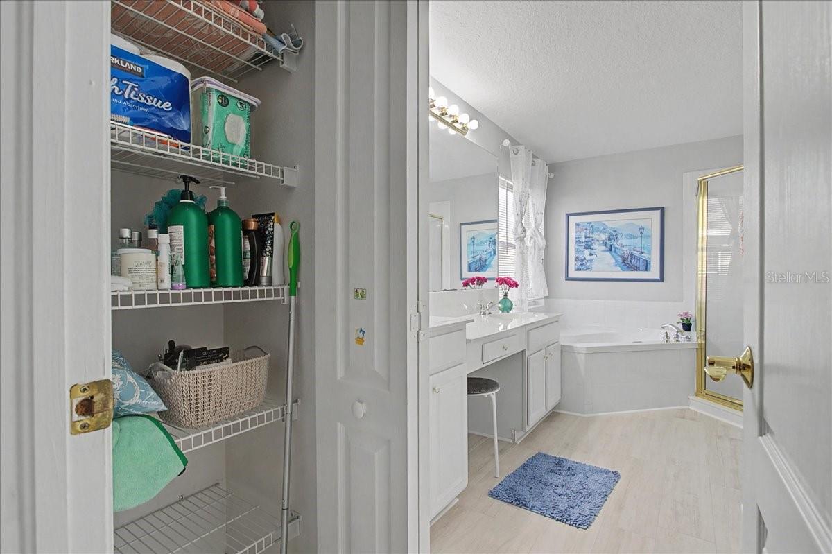 Listing photo id 31 for 16204 Hampton Trace Court