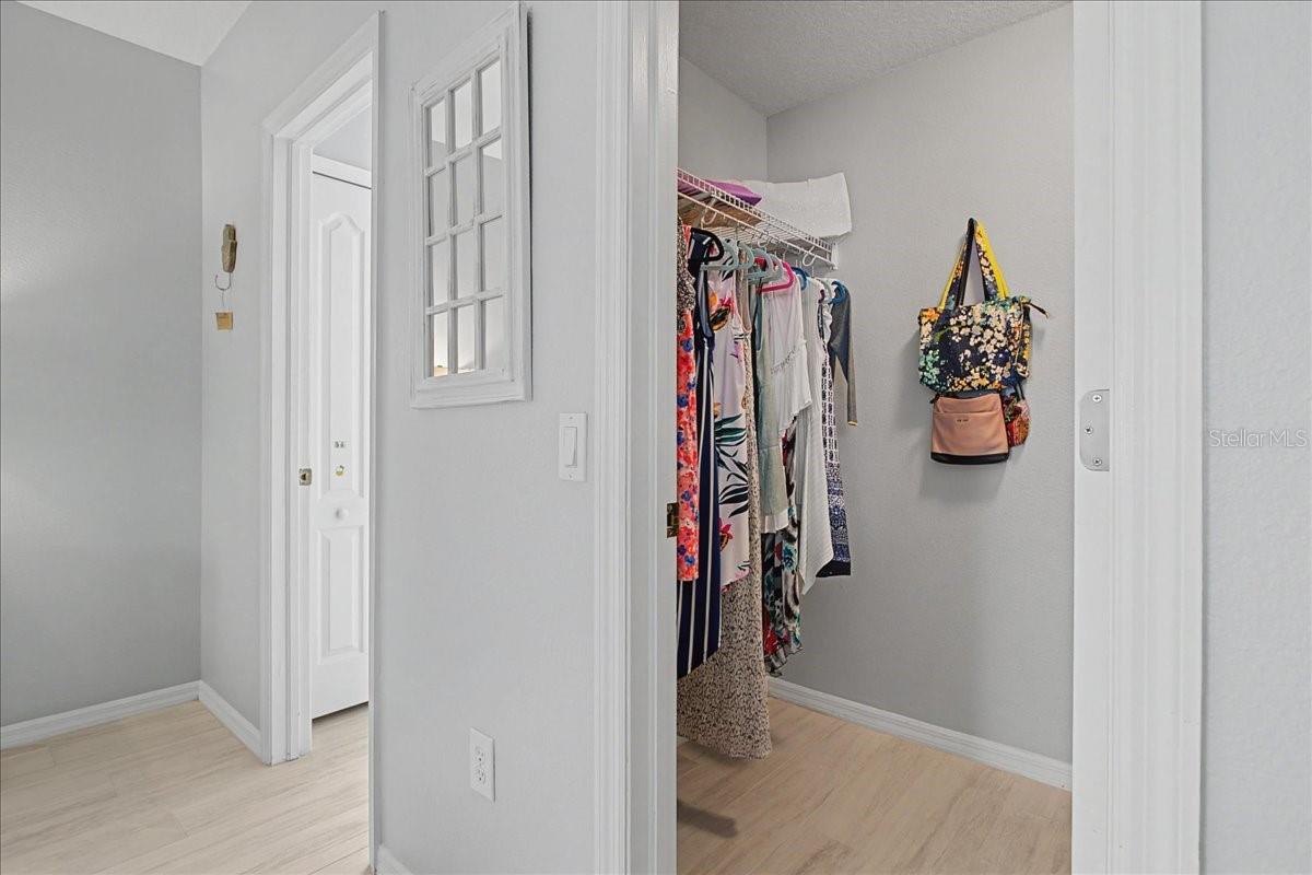 Listing photo id 32 for 16204 Hampton Trace Court