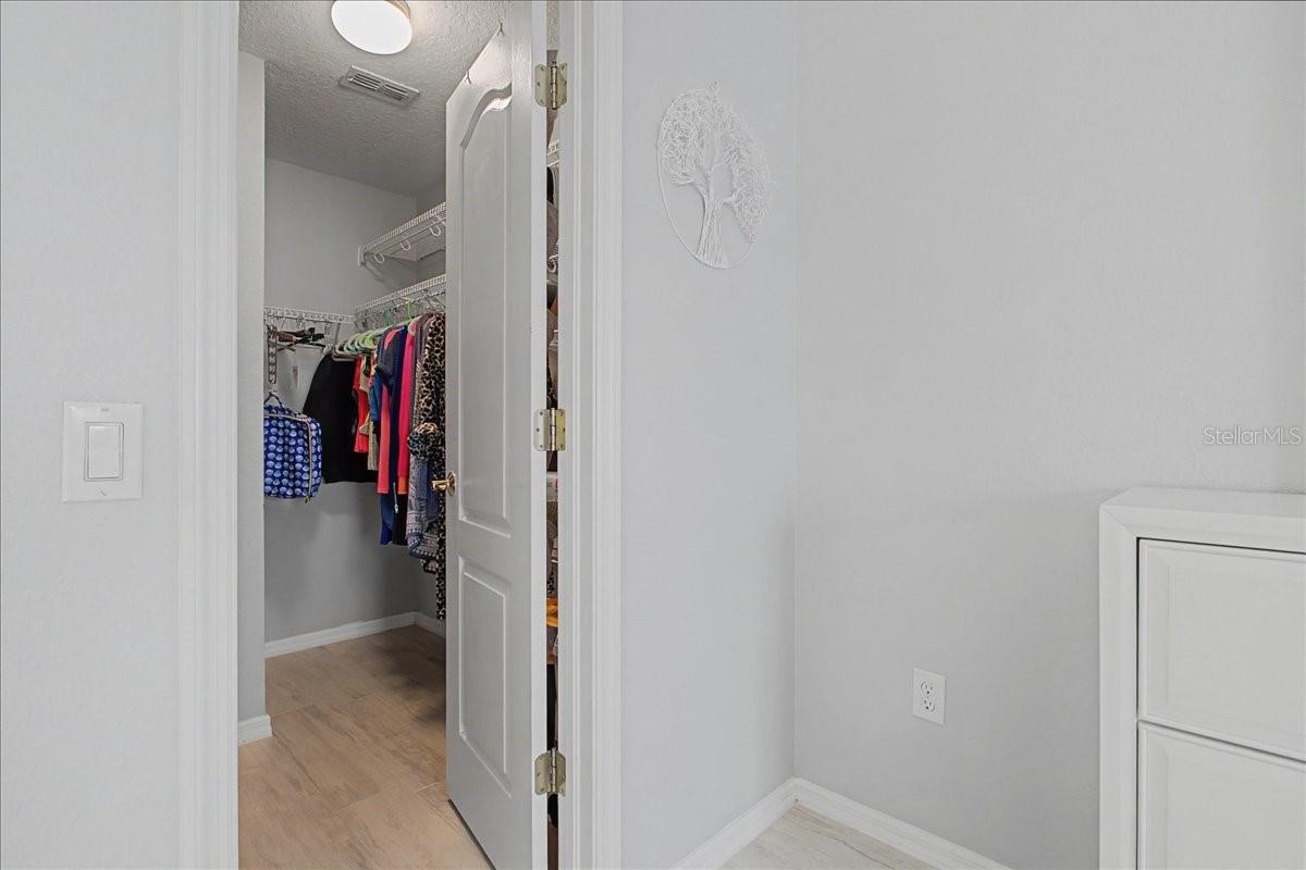 Listing photo id 33 for 16204 Hampton Trace Court