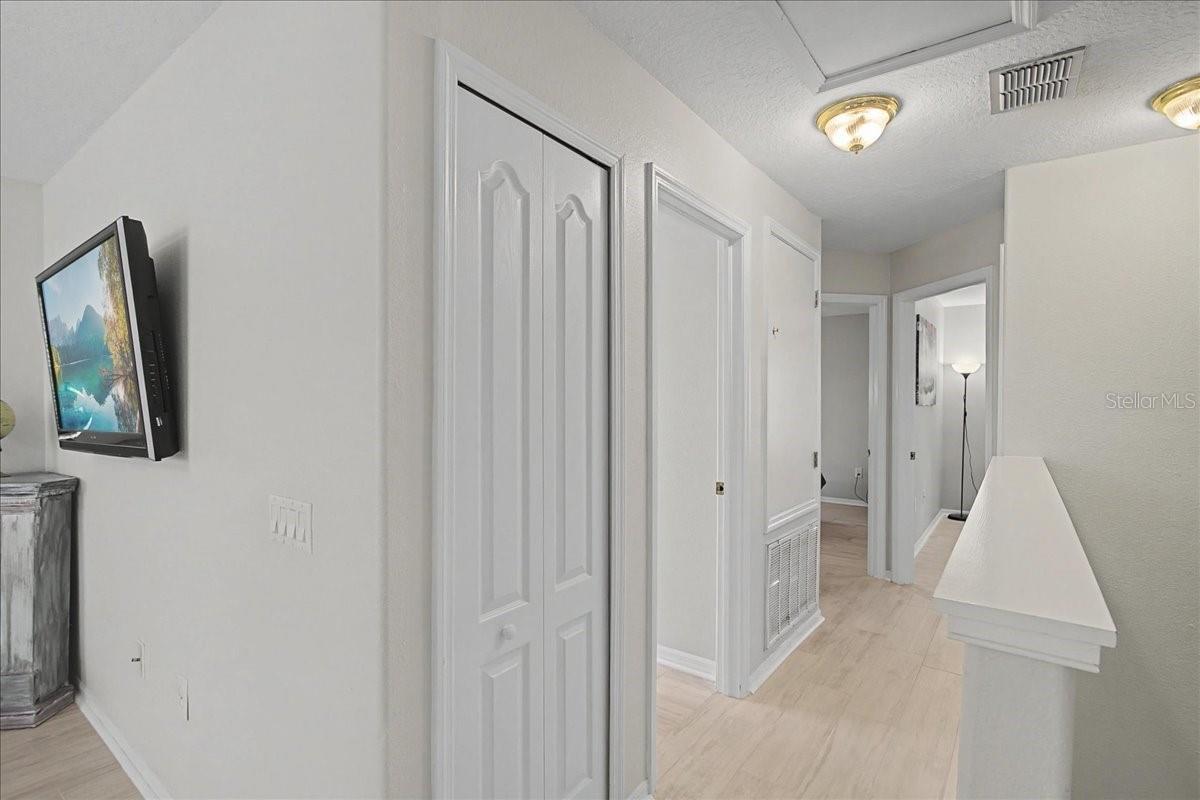 Listing photo id 38 for 16204 Hampton Trace Court