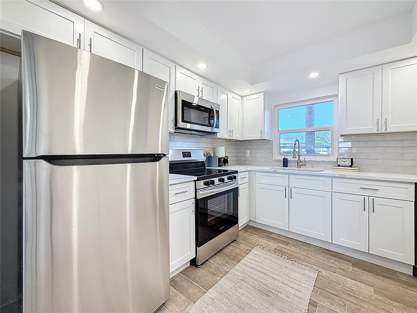 Image 10 of 42 For 4550 Cove Circle 106