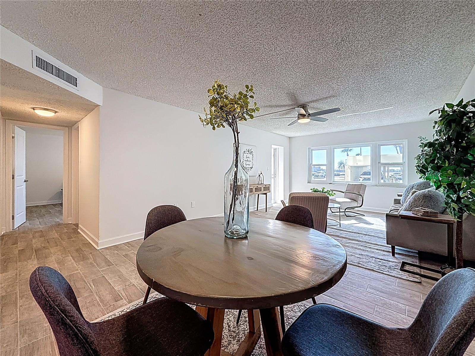 Image 12 of 42 For 4550 Cove Circle 106