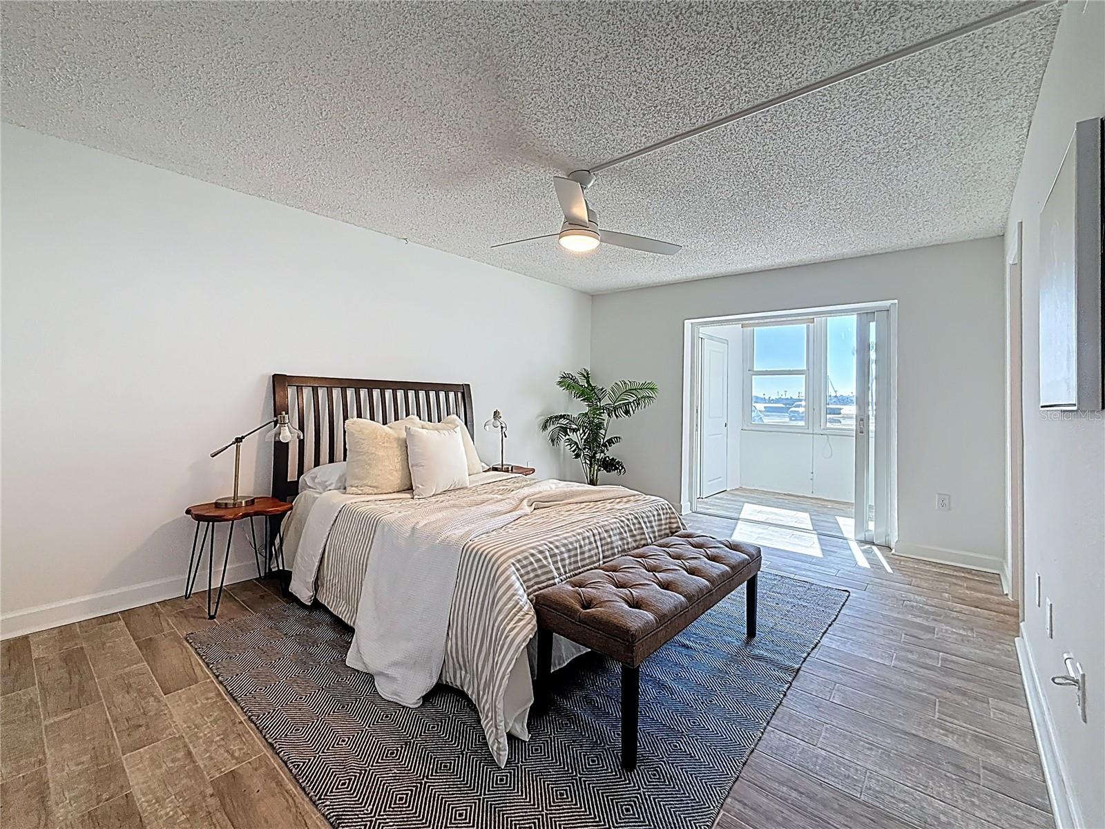 Image 19 of 42 For 4550 Cove Circle 106