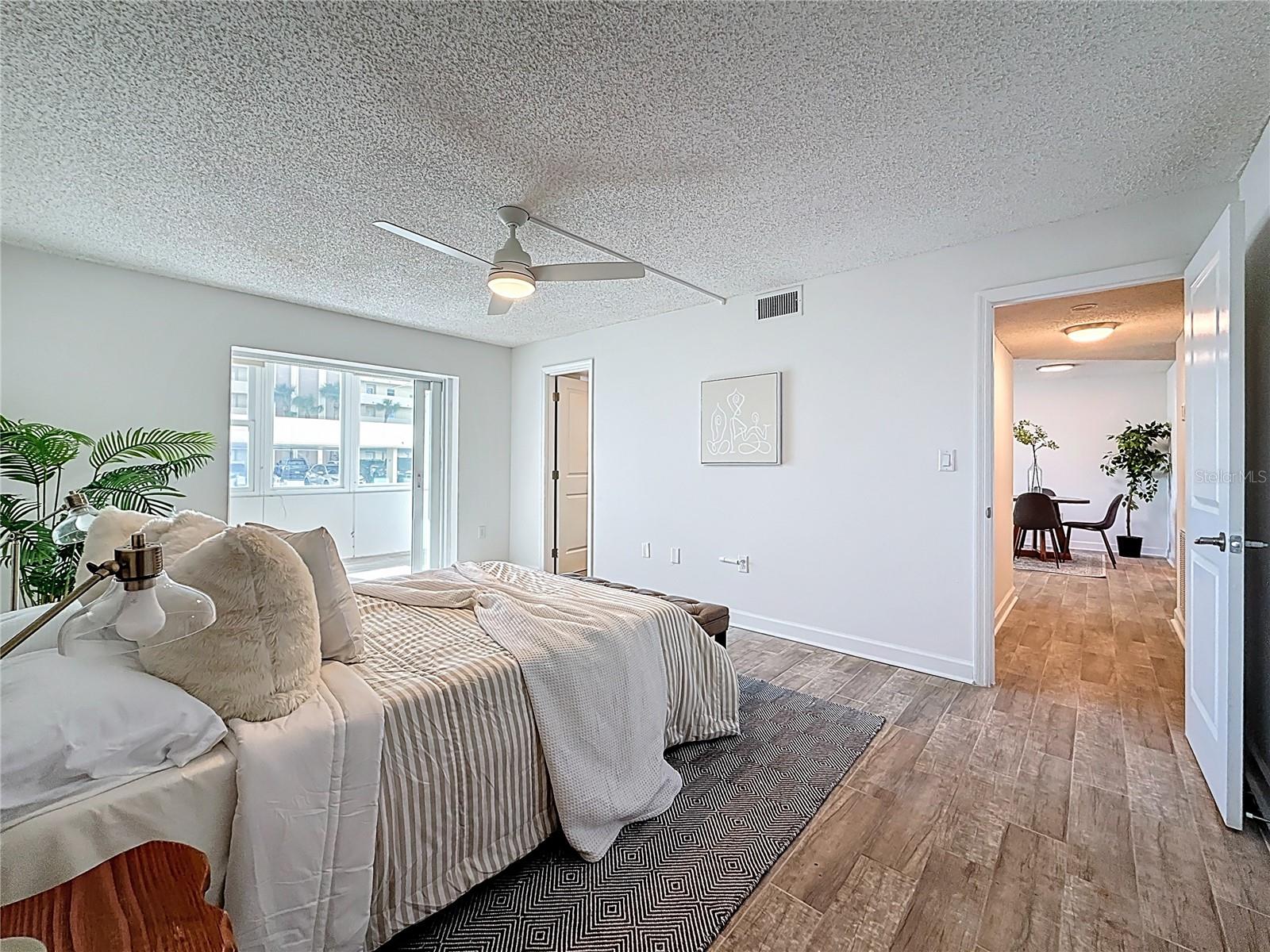 Image 20 of 42 For 4550 Cove Circle 106