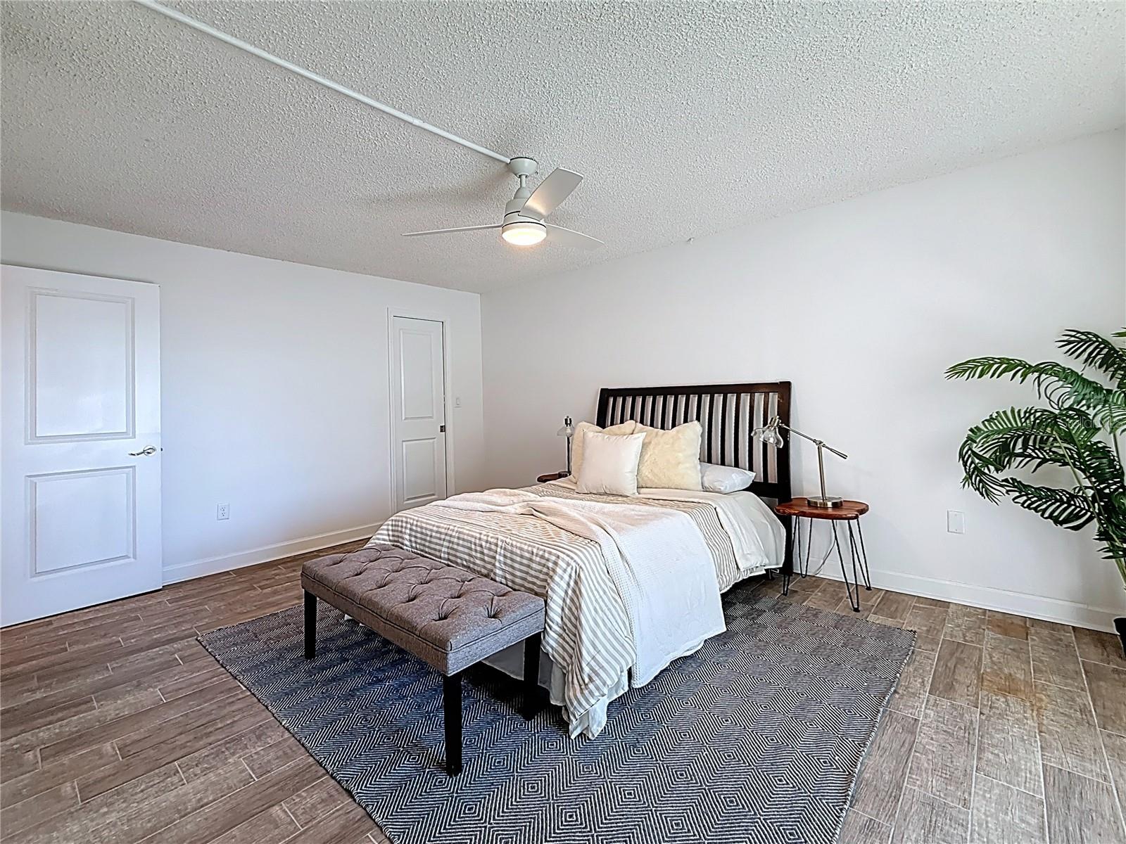 Image 22 of 42 For 4550 Cove Circle 106