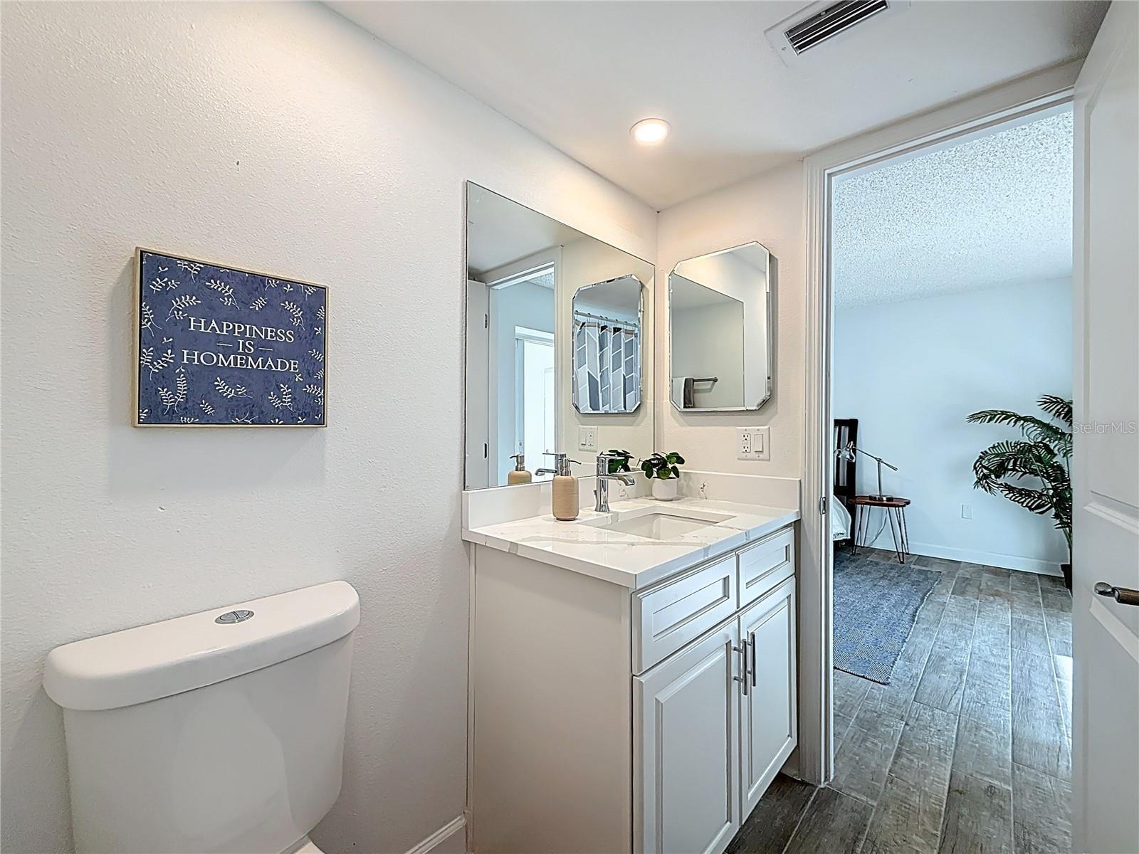 Image 25 of 42 For 4550 Cove Circle 106