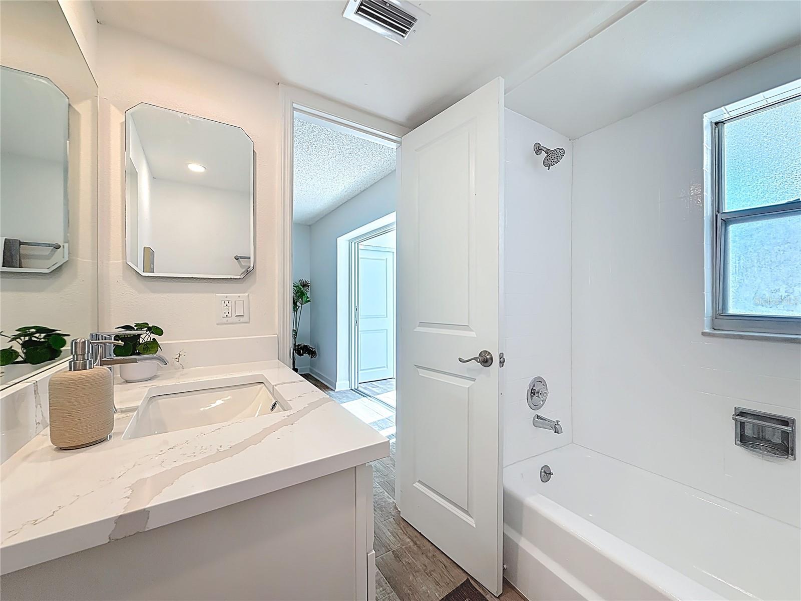 Image 26 of 42 For 4550 Cove Circle 106