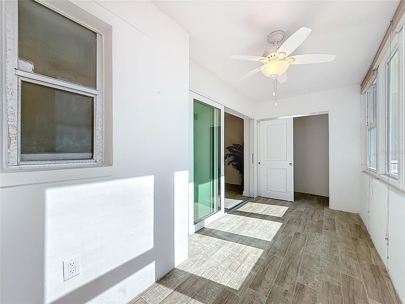 Image 28 of 42 For 4550 Cove Circle 106