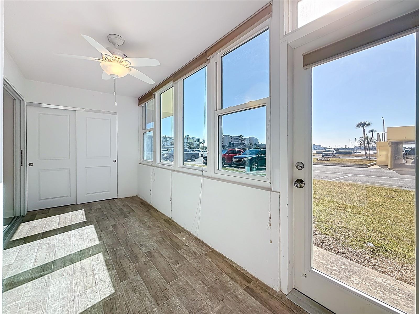 Image 29 of 42 For 4550 Cove Circle 106