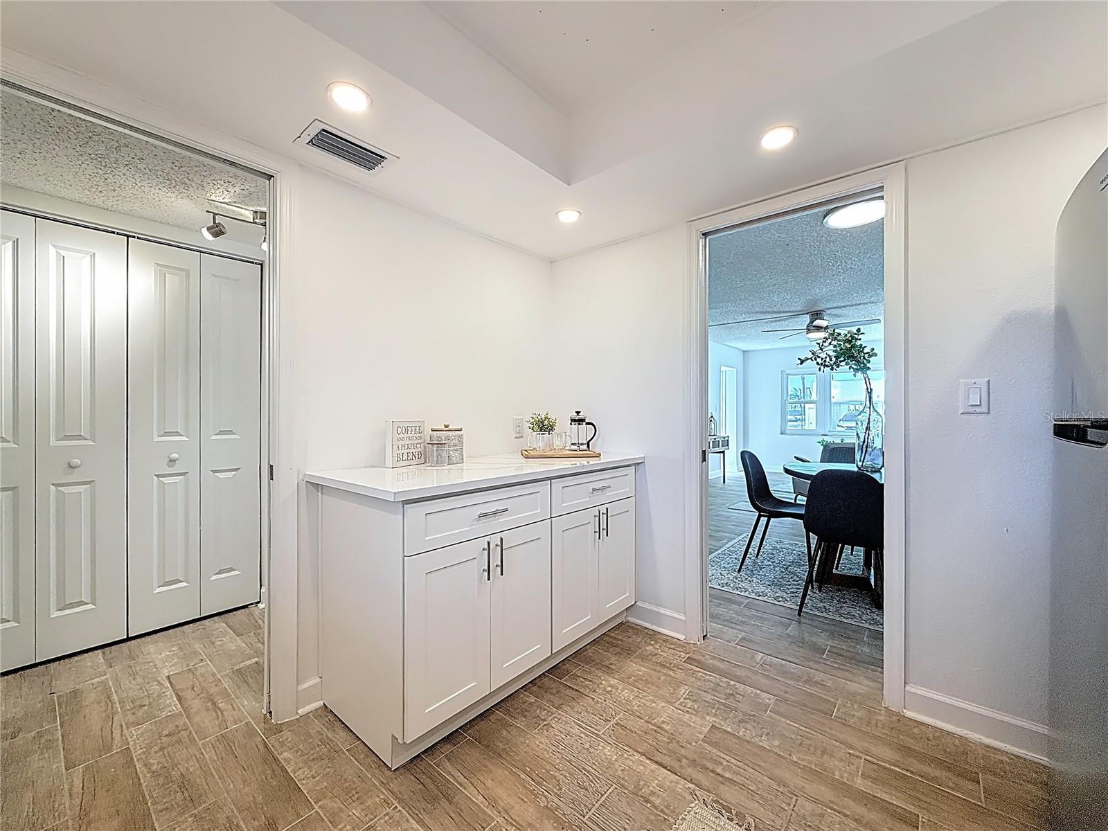 Image 7 of 42 For 4550 Cove Circle 106