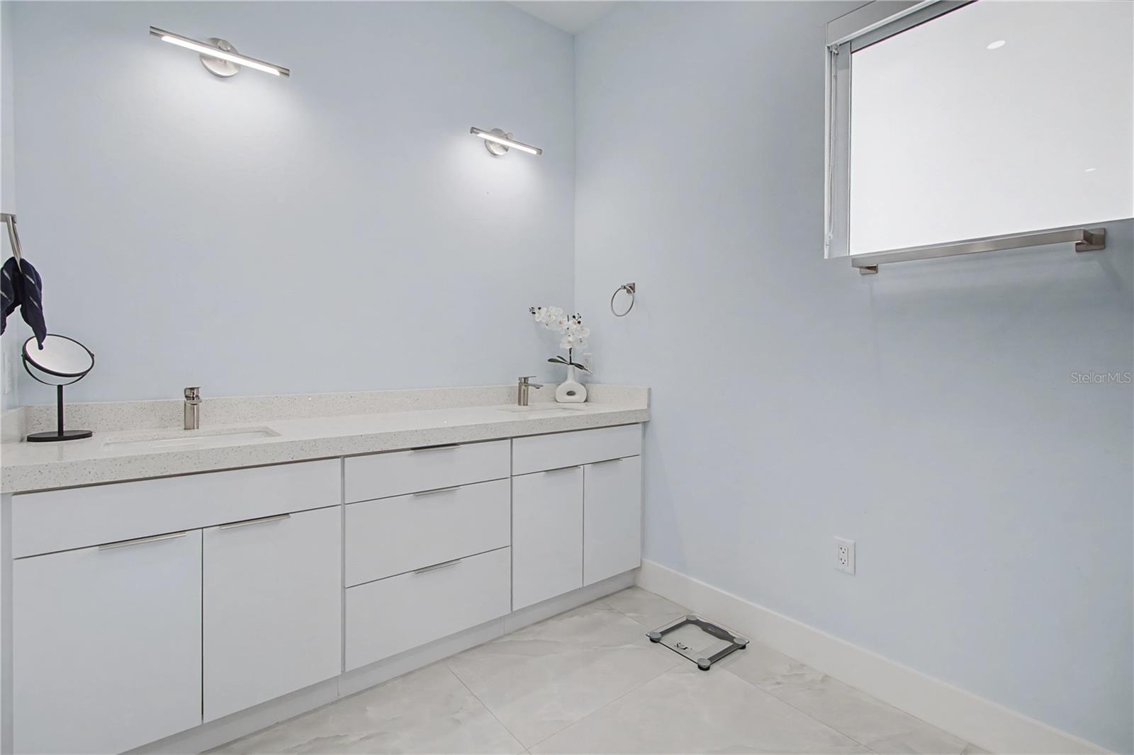 Image 18 of 42 For 3705 23rd Street Sw